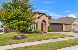 404 Moss Cove Drive, Aubrey, TX 76227