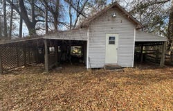 6415 George Deen Rd, Broxton, GA 31519