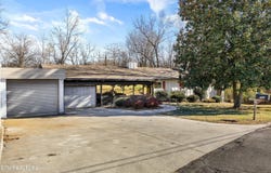 565 Hillcrest Circle, Etowah, TN 37331