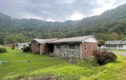 270 Ramey Addition, PINEVILLE, WV 24874