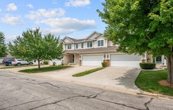 5916 Sapphire Circle, Johnston, IA 50131