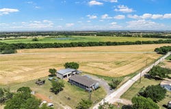602 S 3rd Street, Abbott, TX 76621
