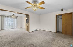 502 E 10th St, Dell Rapids, SD 57022-1302