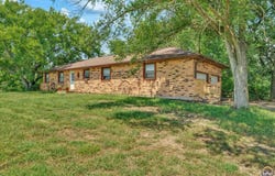 238 NE 82nd St, Topeka, KS 66617
