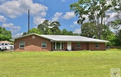 2401 E Avenue B, Hooks, TX 75561