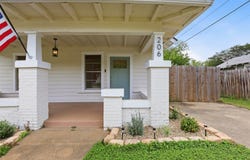 206 S Pendell Avenue, Cleburne, TX 76033