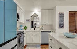 2700 HARLOW Rd, Eugene, OR 97401