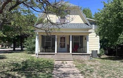 300 N Main St, Pratt, KS 67124