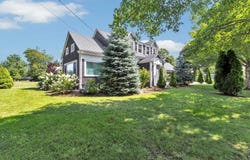 44 Maple Avenue, Hyannis, MA 02601