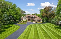 1910 Shoreline Drive, Wayzata, MN 55391