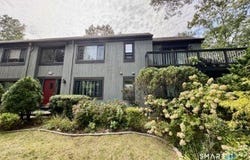 24 Harbour Village, Branford, CT 06405