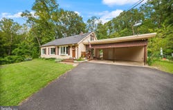 18323 SHARON Road, TRIANGLE, VA 22172