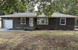 1732 S Lancaster Avenue, Springfield, MO 65807