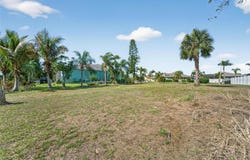 806 GREENVIEW Drive, APOLLO BEACH, FL 33572