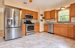 8401 S 36th St, Franklin, WI 53132