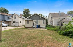 820 W 7Th St, Sioux Falls, SD 57104