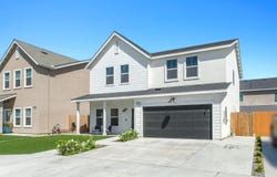 452 University Drive, Lemoore, CA 93245