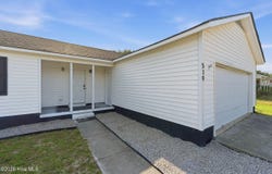 519 Sand Ridge Road, Hubert, NC 28539