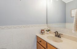 416 Willow Ct, Raritan Twp., NJ 08822-3131