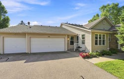 132 Wedgewood Court, Mahtomedi, MN 55115