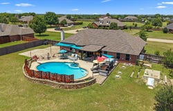 112 Springfield Lane, Red Oak, TX 75165