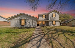 216 Hillside Drive, Hewitt, TX 76643