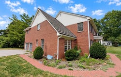 6836 Glenwood St, Overland Park, KS 66204