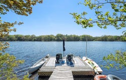 9 Lake View Ct, Southampton, NY 11968