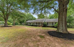 1014 E Queen Street, Pendleton, SC 29670