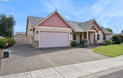1277 ROBERT St, Woodburn, OR 97071