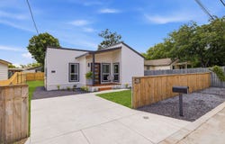 733 E Walnut St, Seguin, TX 78155