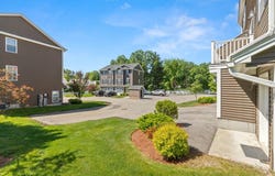 4 Fairview St, Chelmsford, MA 01863