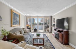 121 Golden Isles Dr, Hallandale Beach, FL 33009