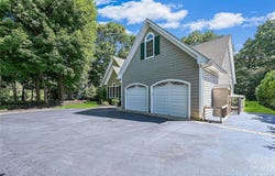 828 Pondview Road, Riverhead, NY 11901