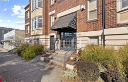 1529 SE HAWTHORNE Blvd, Portland, OR 97214