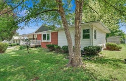 443 S Hackett Road, Waterloo, IA 50701