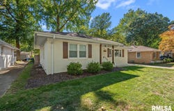 2104 PARKVIEW Drive, Springfield, IL 62704