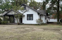 320 E lyon, Lyons, KS 67554
