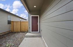 2743 V St, Springfield, OR 97477