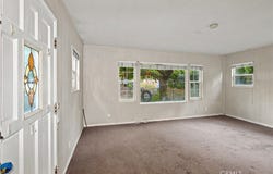 2913 W Chandler Boulevard, Burbank, CA 91505
