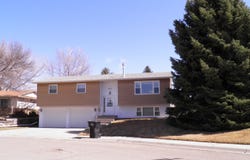 302 Sunset Ave, Glendive, MT 59330