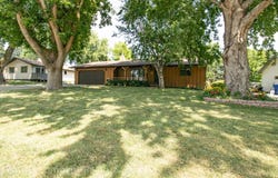 294 12th Ave.NE, Sioux Center, IA 51250