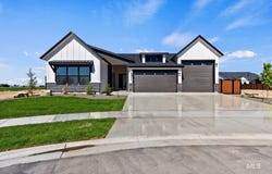 7623 W Flathead Lake Dr, Eagle, ID 83616