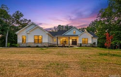 15 Woodline Drive, Winfield, MO 63389