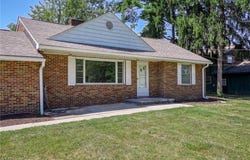 7570 Richmond Road, Oakwood Village, OH 44146