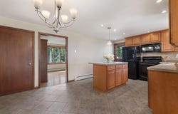 8 Beechwood Dr, Rutland, MA 01543