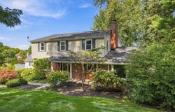 2323 Mill Grove Rd, Upper St Clair, PA 15241