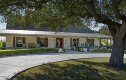521 Bluff Creek Rd, Center Point, TX 78010