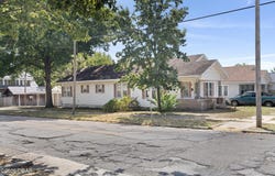 3 SW E St, Miami, OK 74354