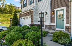 161 Black Oak Ln, Cecil, PA 15057